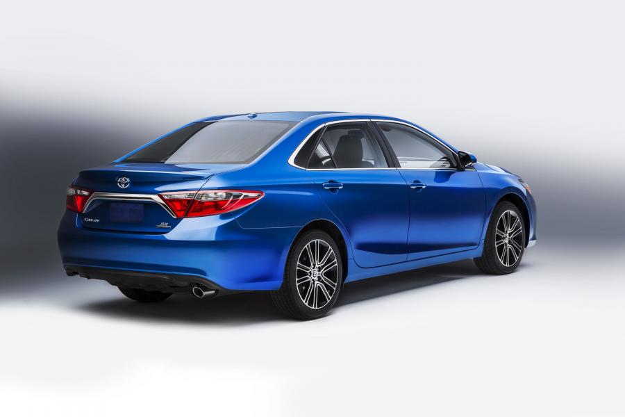  Toyota Camry Special Edition 2015 года  (фото 2 из 5)
